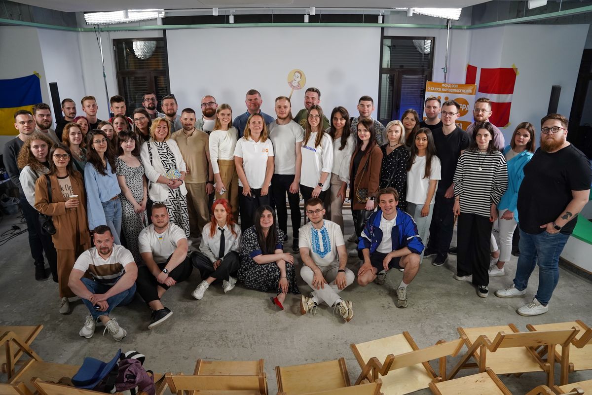 «ЩО З НАМИ ЗАРАЗ? ВПЛИВ ВІЙНИ НА МОЛОДЬ В УКРАЇНІ»