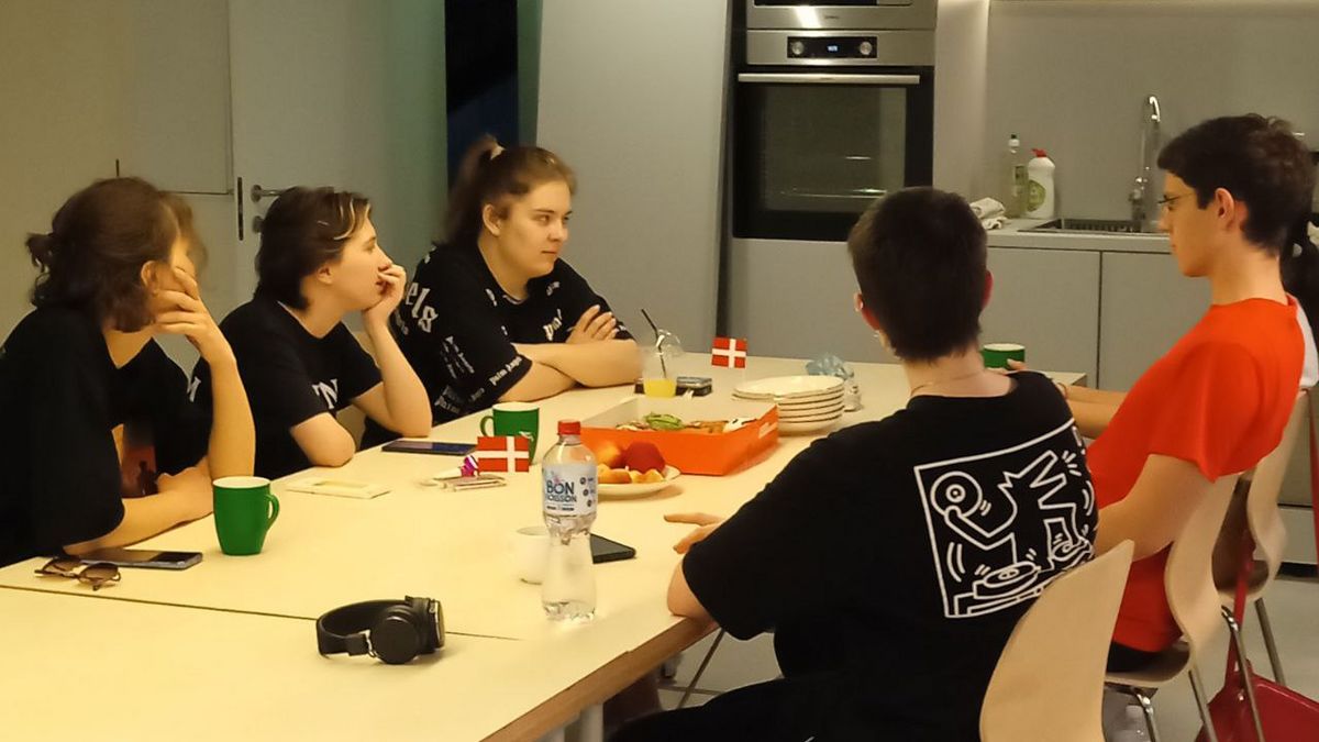 ЛІТКЛУБ «ДІАЛОГИ НА КУХНІ»